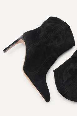 CAITLIN BOTINES