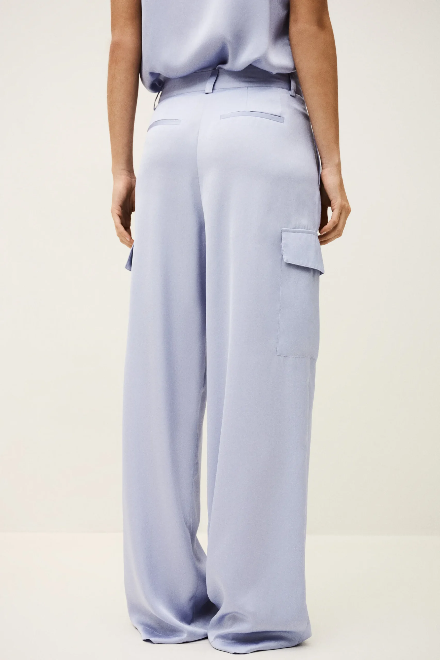 CARY pantalón cargo ancho € 215