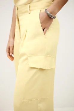 CARY pantalón cargo ancho € 215