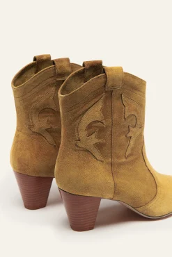 CASEY BOTAS