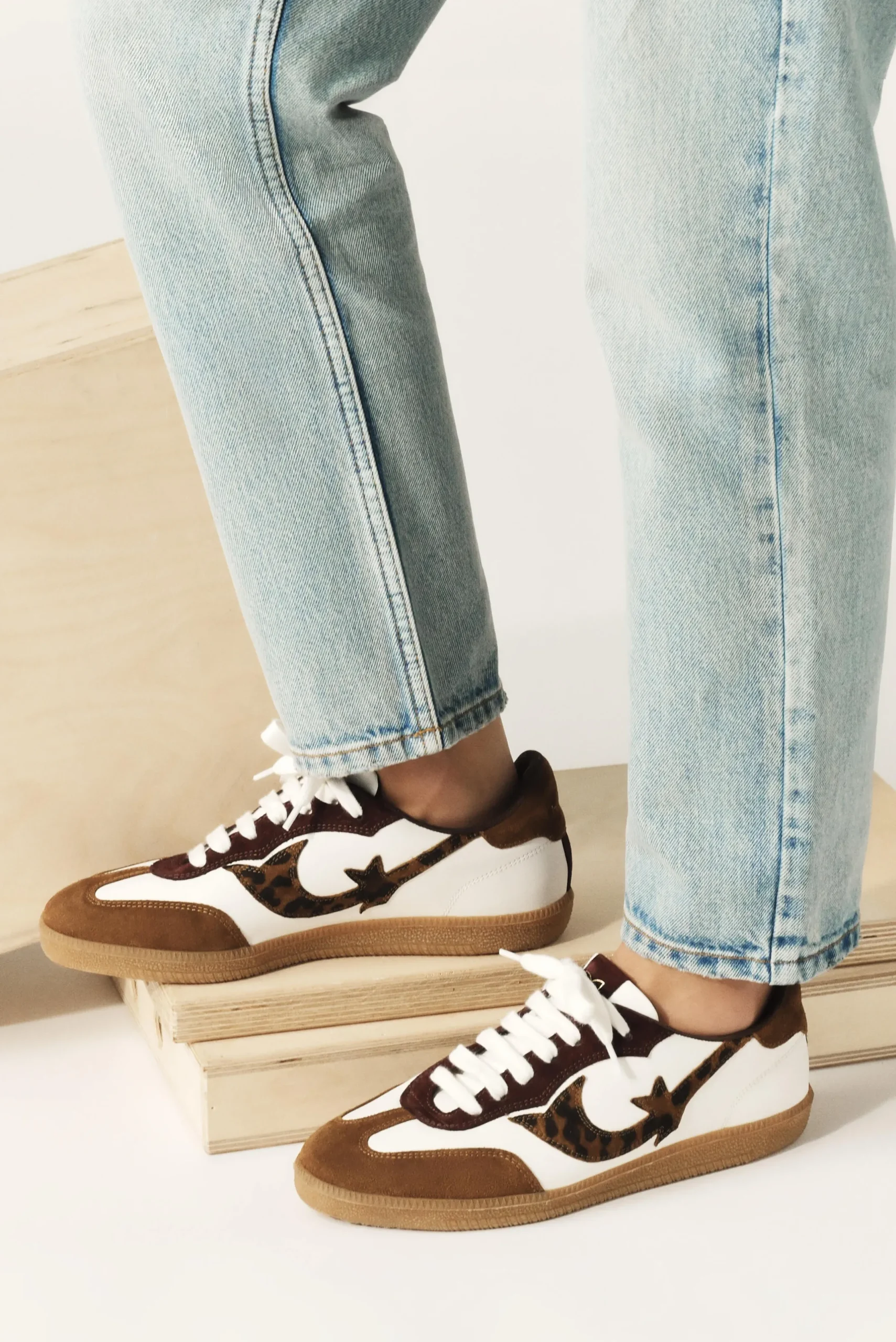 deportivas zapatillas con suela en contraste