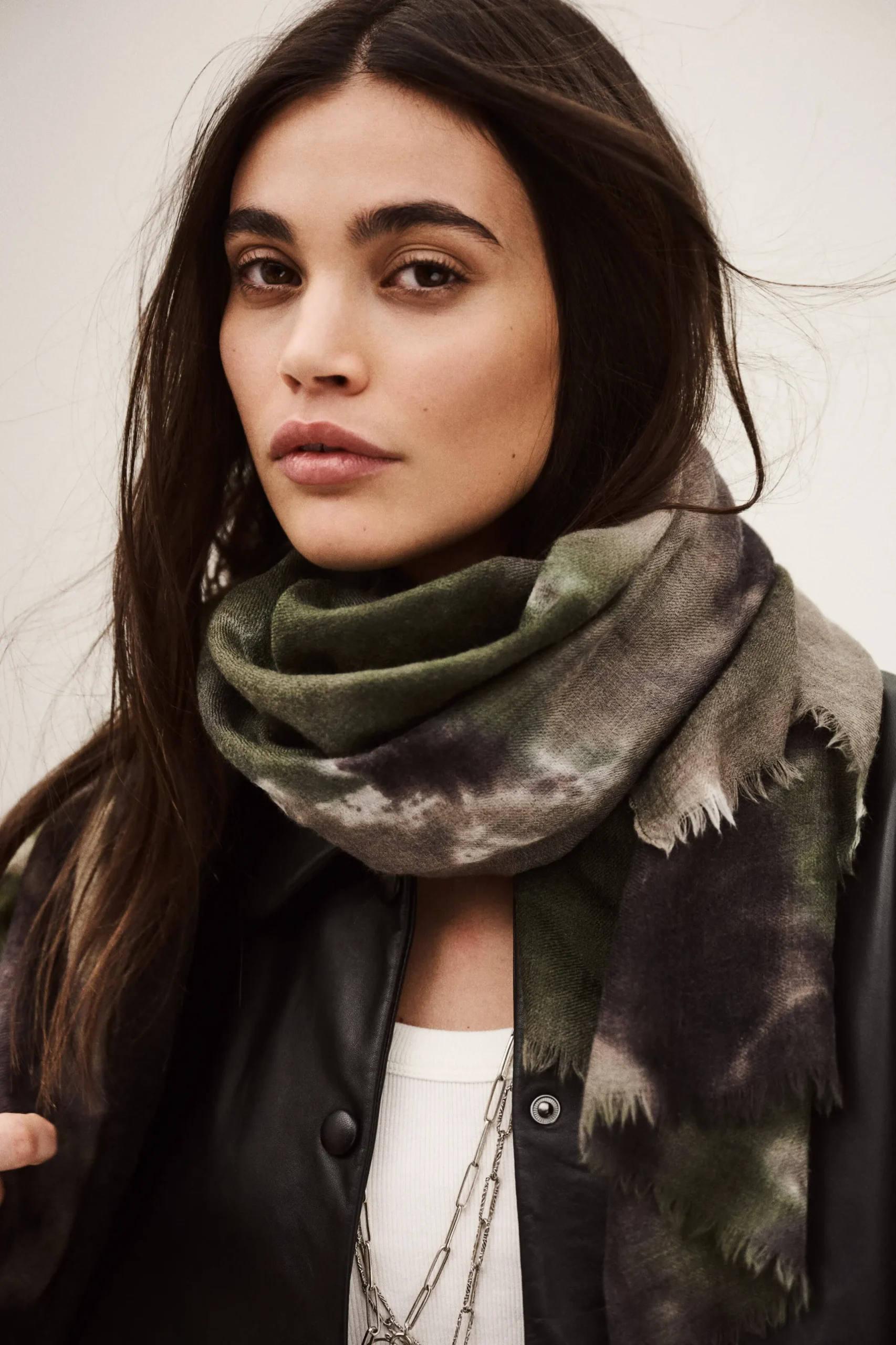 SOFIA pañuelo de lana y seda € 165 € 115,50