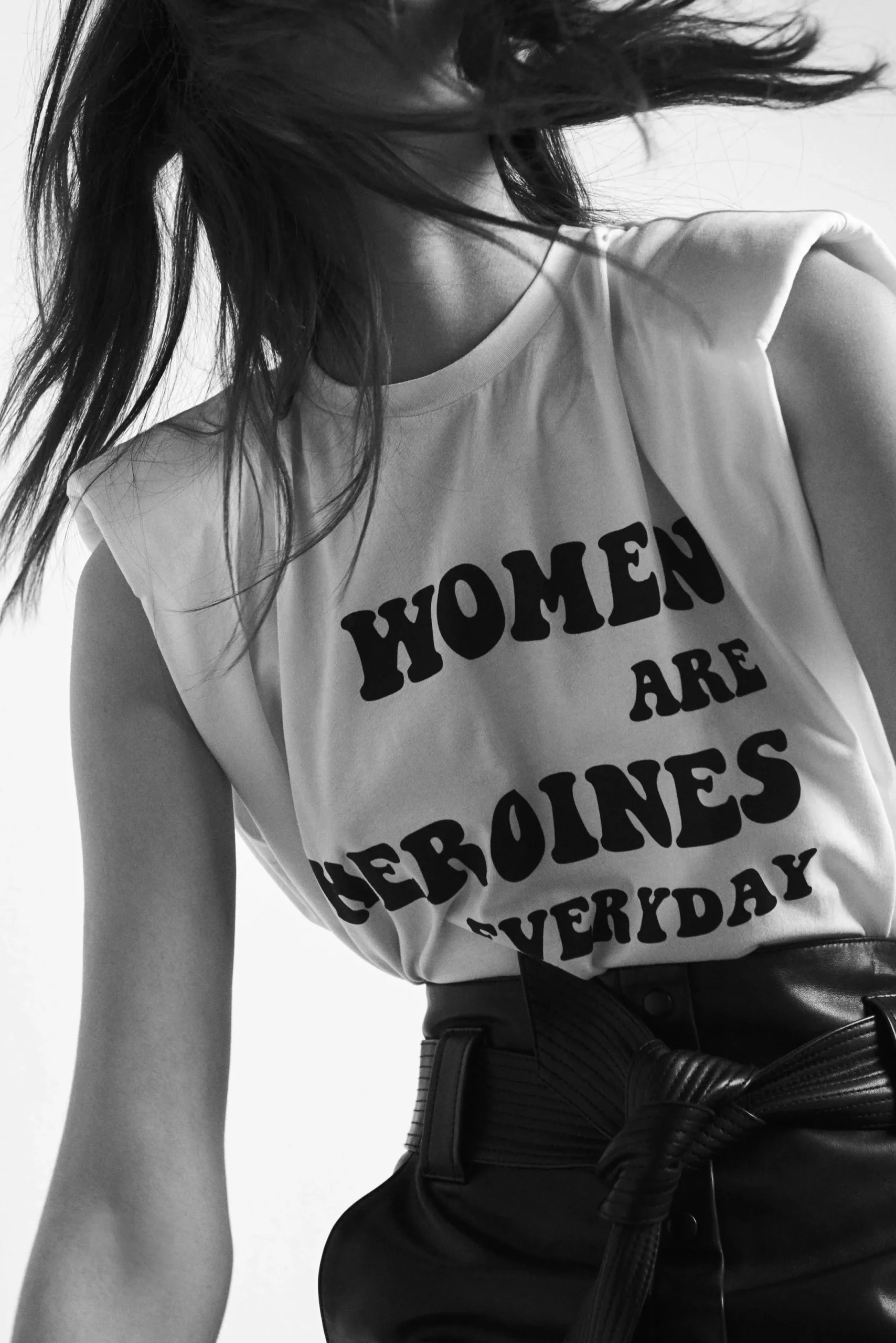 WOMAN camiseta con mensaje